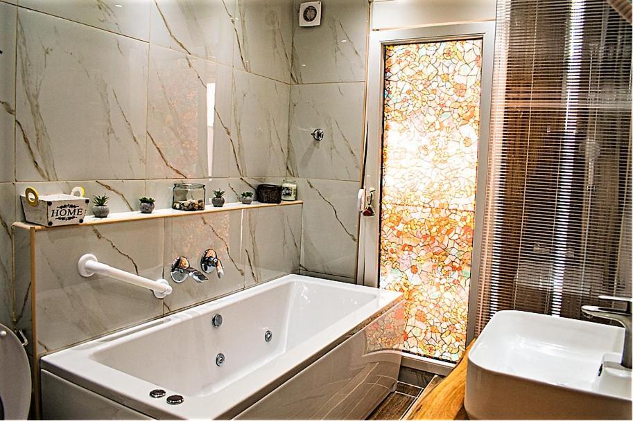 Kassandrou Suite Hot Tub-Jakuzzi - 2 Bedrooms - Big Balcony - Center Tessalónica Exterior foto